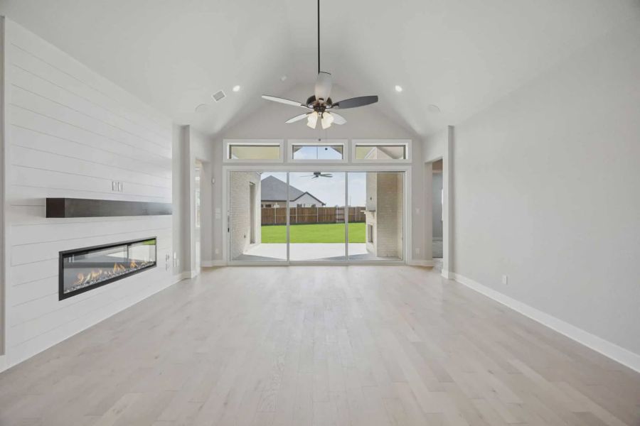 Spacious, unfurnished interior of a new home in Trinity Falls, McKinney (Image 9).