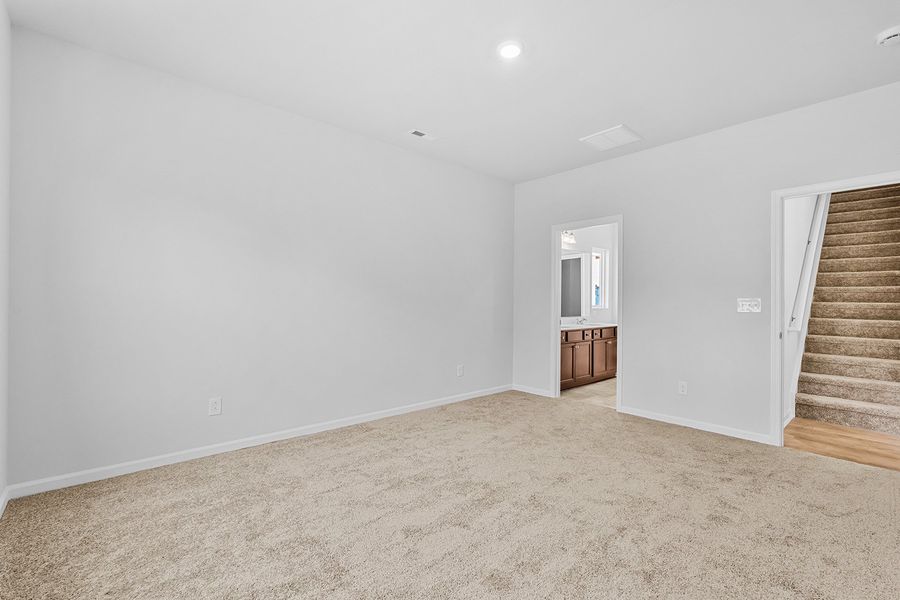 Spacious, unfurnished interior of a new home in Hanes Lake, Winston-Salem (Image 28). Spacious, unfurnished interior of a new home in Hanes Lake, Winston-Salem (Image 28).