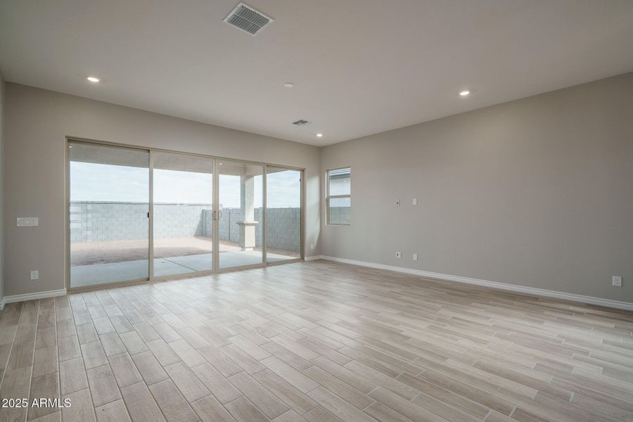 5) GREAT ROOM 5) GREAT ROOM