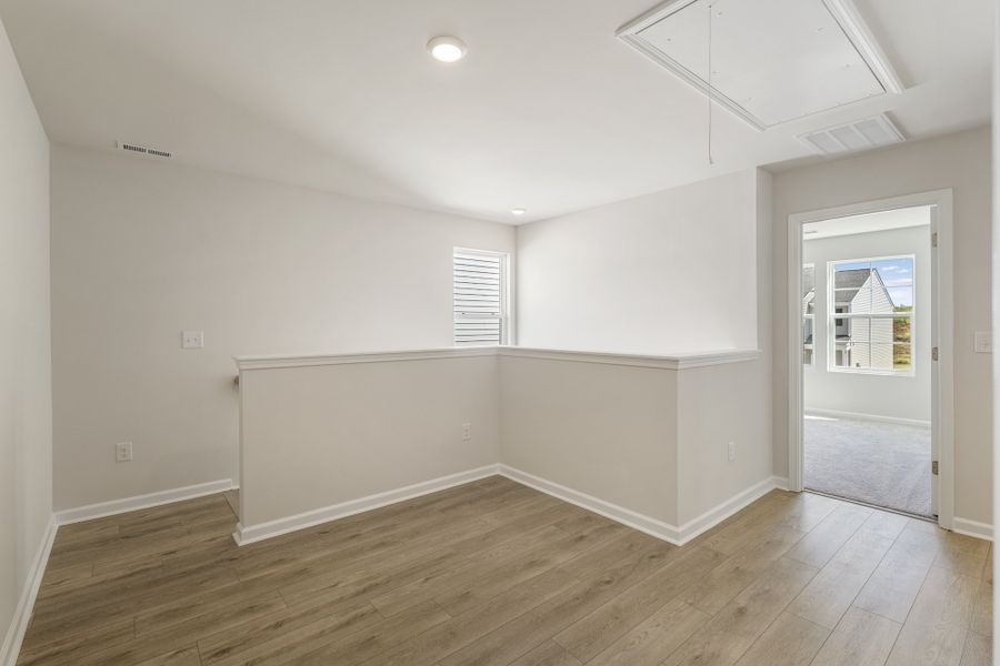 Spacious, unfurnished interior of a new home in Richmond Hill, Inman (Image 16).