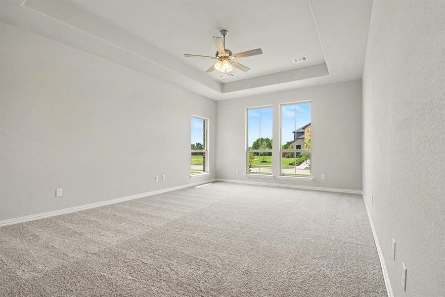 Spacious, unfurnished interior of a new home in Ten Mile Creek Estates, DeSoto (Image 25).