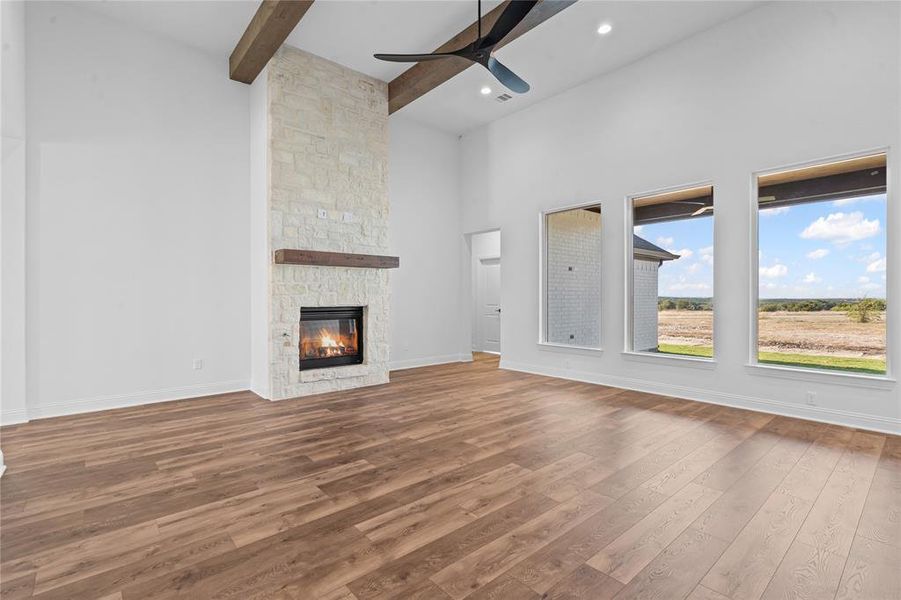 Spacious, unfurnished interior of a new home in Lanzara Ranch, Godley (Image 19).