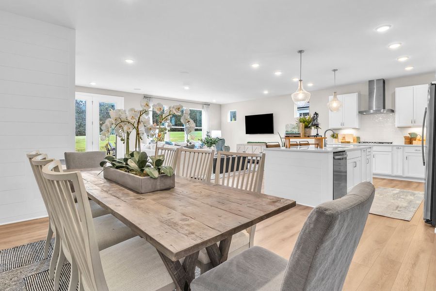 Dining Area Dining Area