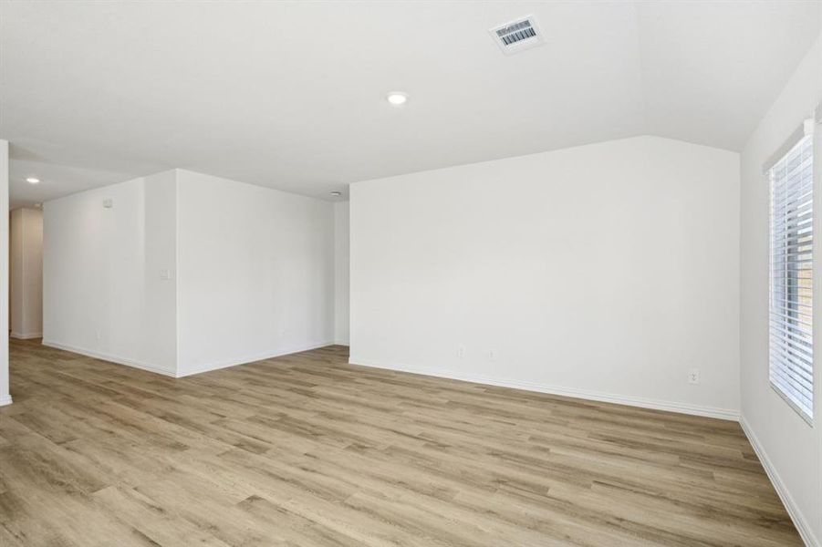 Spacious, unfurnished interior of a new home in Southridge - Signature Series, Princeton (Image 24).