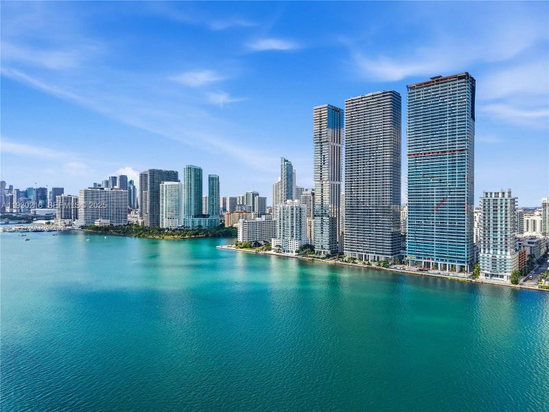 Condo located in Miami, FL showcasing its design and architecture (Image 28).