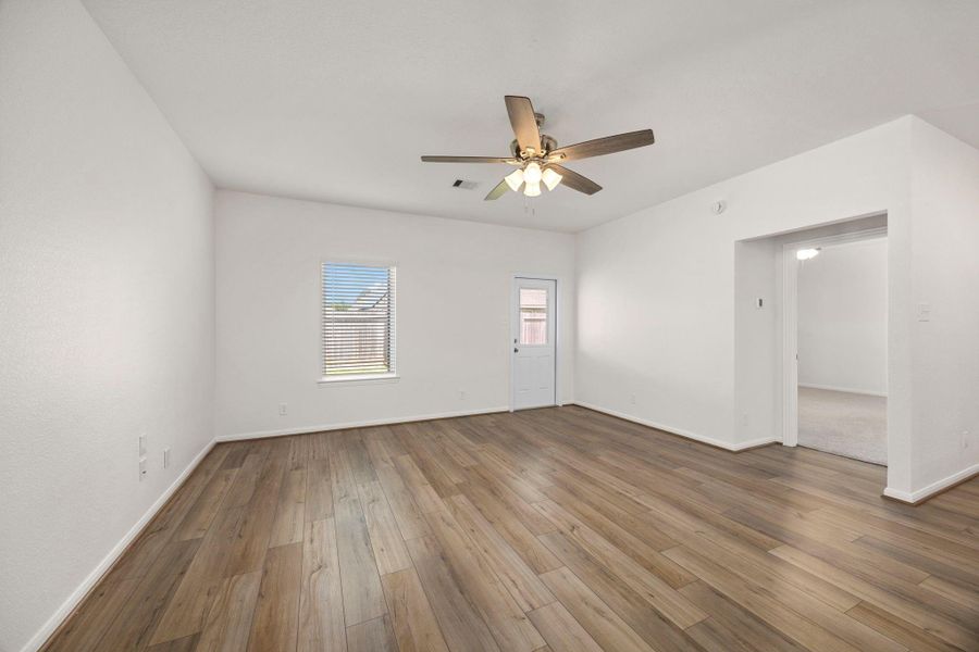 Spacious, unfurnished interior of a new home in Glen Oaks, Magnolia (Image 27). Spacious, unfurnished interior of a new home in Glen Oaks, Magnolia (Image 27).