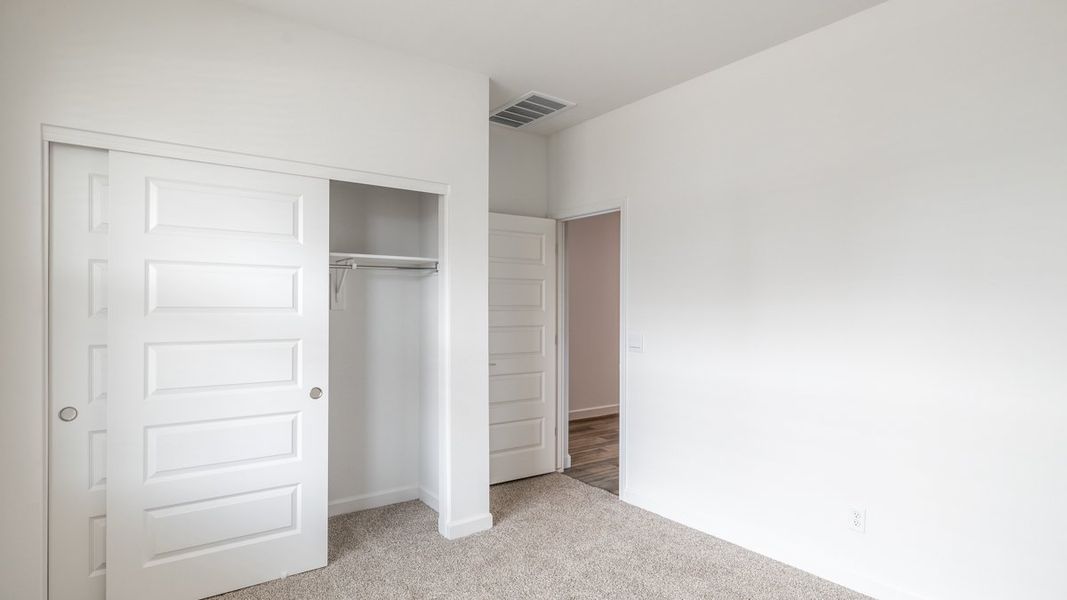 Spacious, unfurnished interior of a new home in Zanjero Pass, Waddell (Image 10).