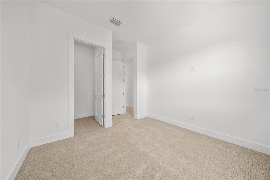 Spacious, unfurnished interior of a new home in , Sarasota (Image 35).