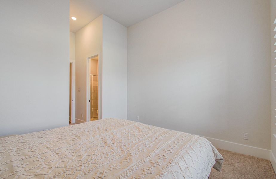 Spacious, unfurnished interior of a new home in , Manvel (Image 20).