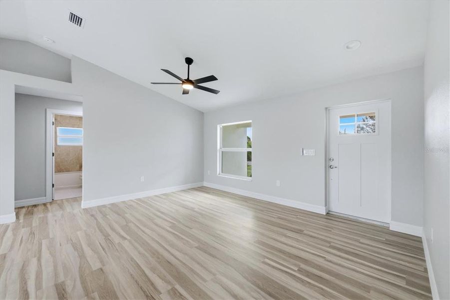 Spacious, unfurnished interior of a new home in , Englewood (Image 20).
