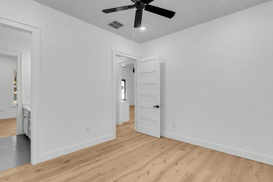 Spacious, unfurnished interior of a new home in , Summerville (Image 23).