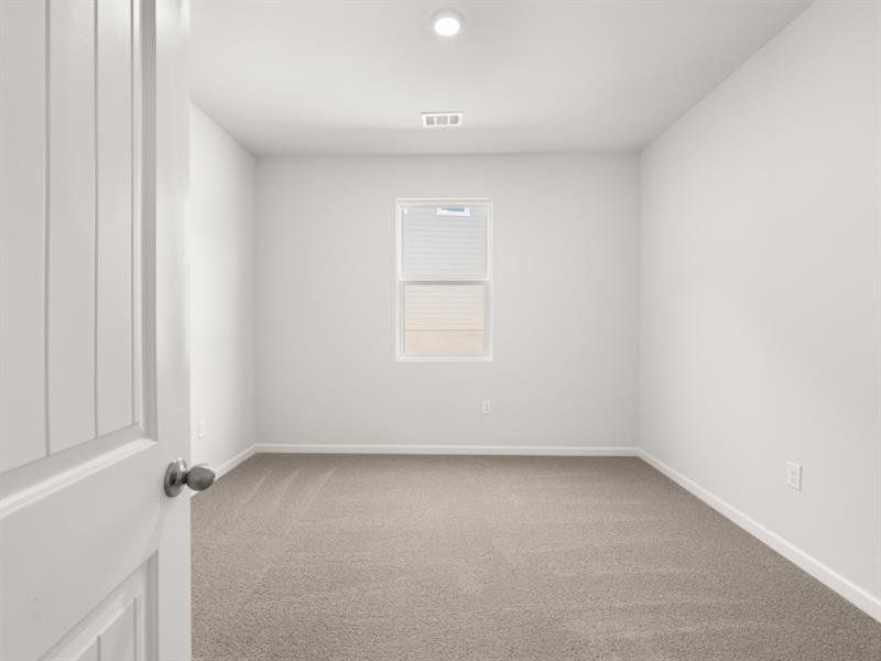 Spacious, unfurnished interior of a new home in Falcon Landing, Gainesville (Image 23).