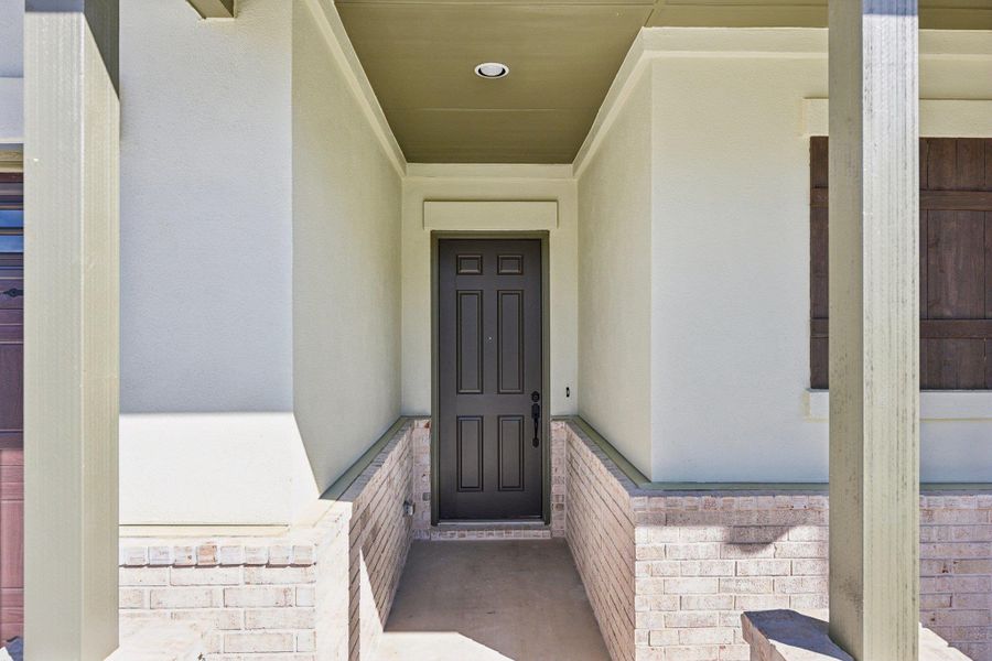Exterior details and patio area of a home in Cross Creek, Cedar Park (Image 25).
