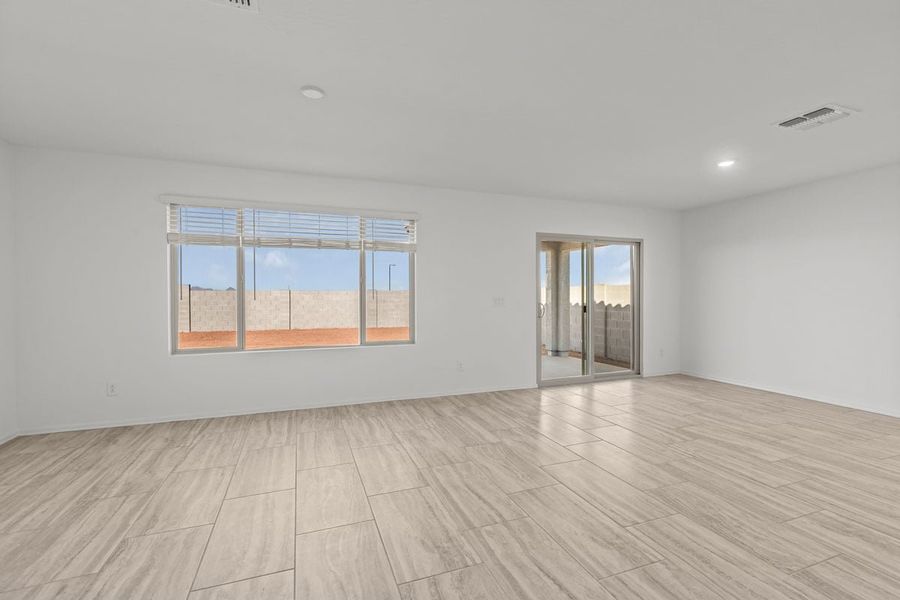 Spacious, unfurnished interior of a new home in Skyline Village Enclaves, San Tan Valley (Image 4).