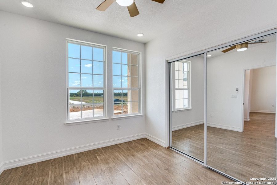 Spacious, unfurnished interior of a new home in , Floresville (Image 21).