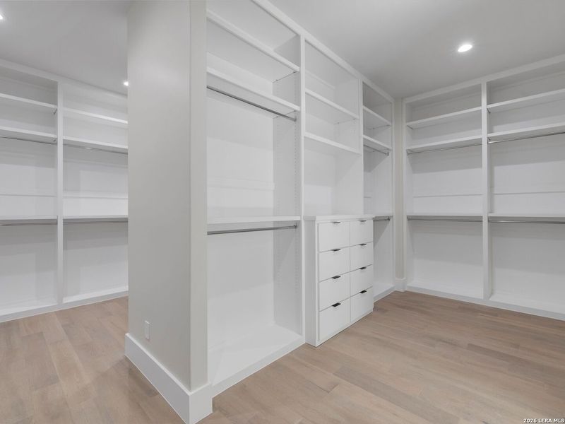 Spacious, unfurnished interior of a new home in , San Antonio (Image 26).