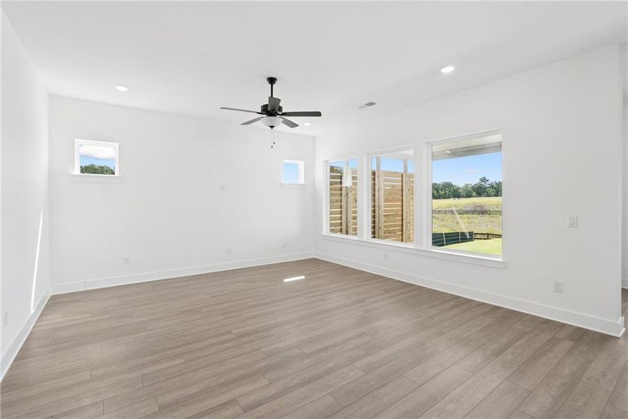 Spacious, unfurnished interior of a new home in , Gainesville (Image 10).