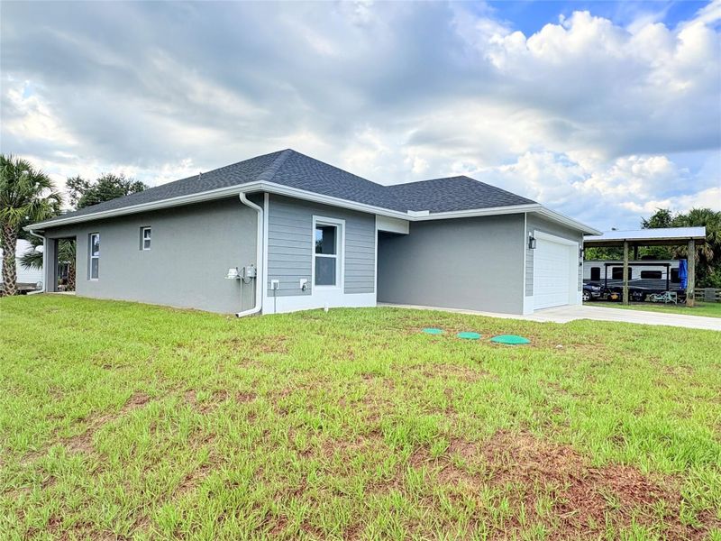 Exterior details and patio area of a home in , Okeechobee (Image 24).