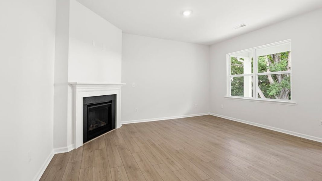 Spacious, unfurnished interior of a new home in Sherwood Gardens, Landrum (Image 25).