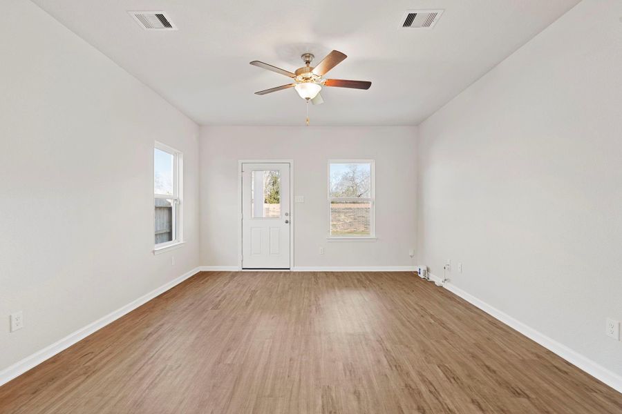 Spacious, unfurnished interior of a new home in Jones Creek Reserve, Richmond (Image 20).