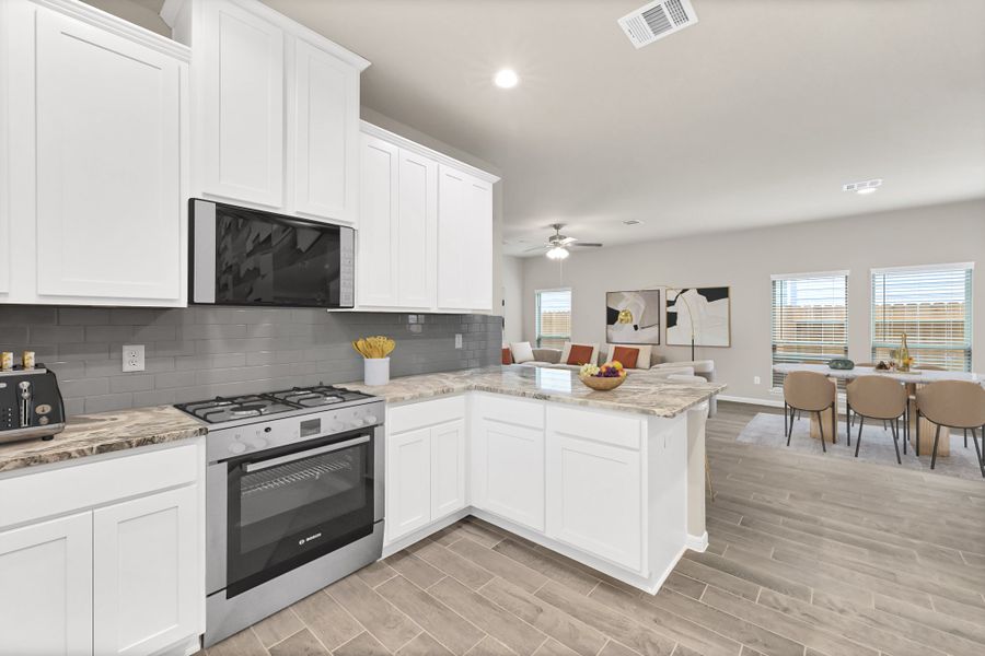 Representative furnished interior of a home built from the Floor Plan 1427 by Colina Homes in River Ranch, Dayton (Image 9).