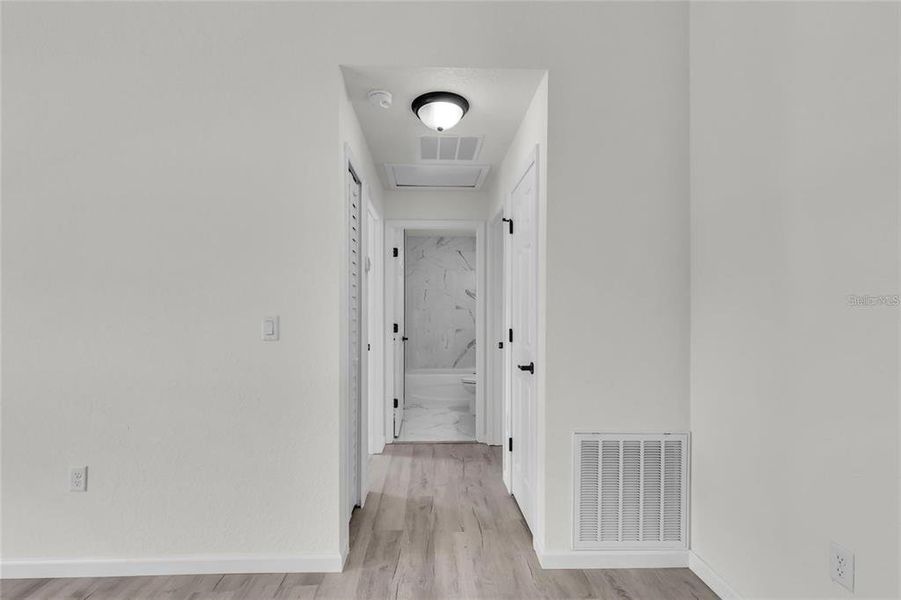 Spacious, unfurnished interior of a new home in , Ocala (Image 13).