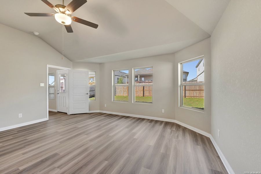Spacious, unfurnished interior of a new home in Greenspoint Heights, Seguin (Image 35).