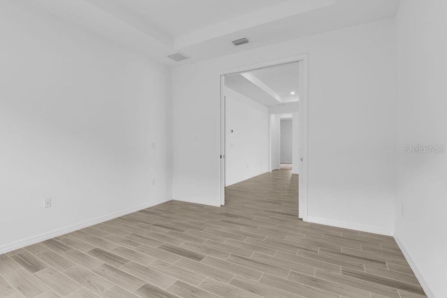 Spacious, unfurnished interior of a new home in Ardisia Park, New Smyrna Beach (Image 43).