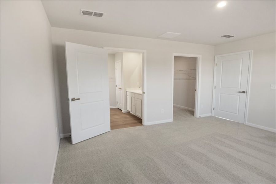 Spacious, unfurnished interior of a new home in Wren Woods 2-Story, Gray Court (Image 21).