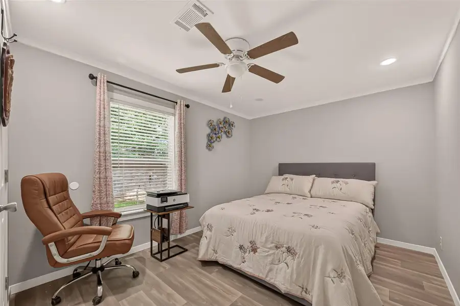Furnished interior view inside a new home in , Baytown (Image 27).