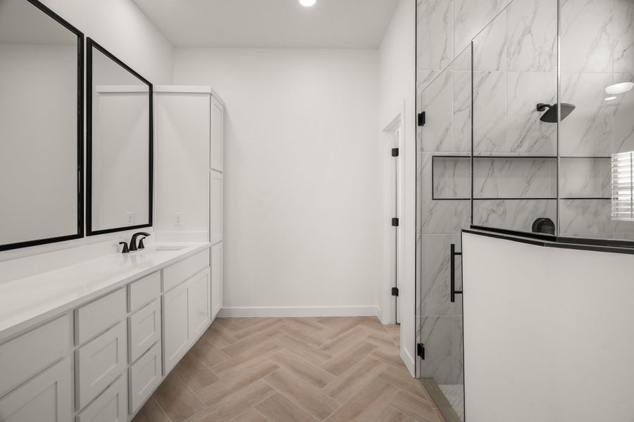 Furnished interior view inside a new home in Tierra Del Este 91, El Paso (Image 11).