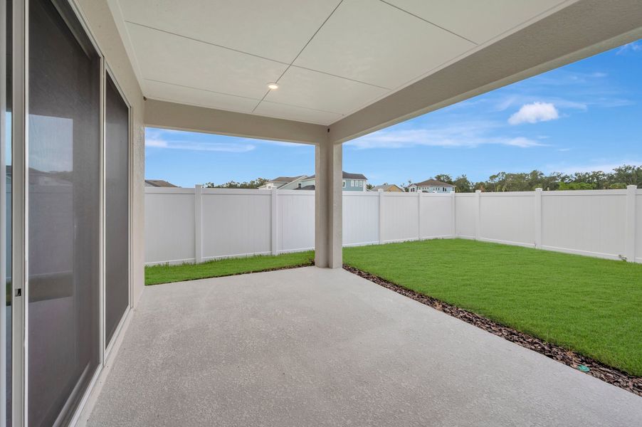 Exterior details and patio area of a home in Eastlyn, Bradenton (Image 4).