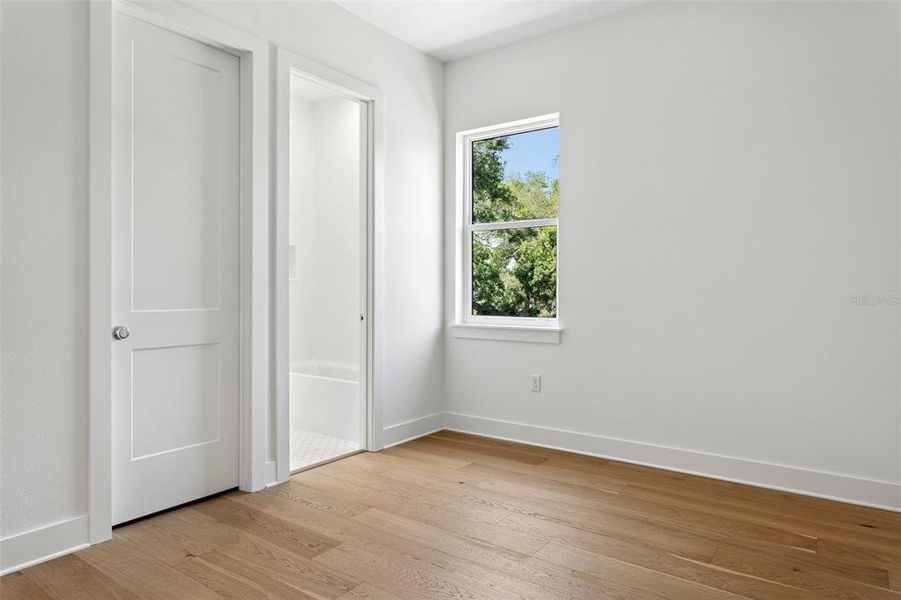 Spacious, unfurnished interior of a new home in , Tampa (Image 39).