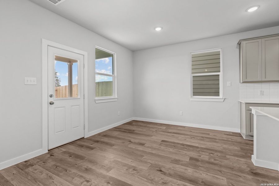 Spacious, unfurnished interior of a new home in Senna, Leon Valley (Image 25).