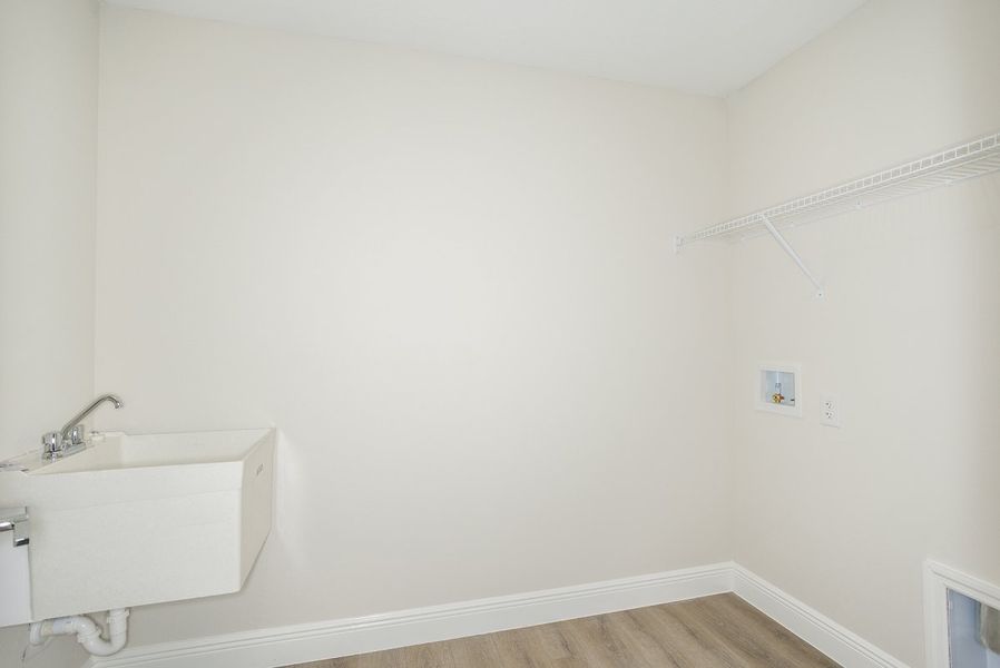 Spacious, unfurnished interior of a new home in Pasadena Woods, Dade City (Image 26).