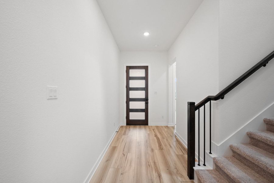 Spacious, unfurnished interior of a new home in Wolf Ranch, Georgetown (Image 19).