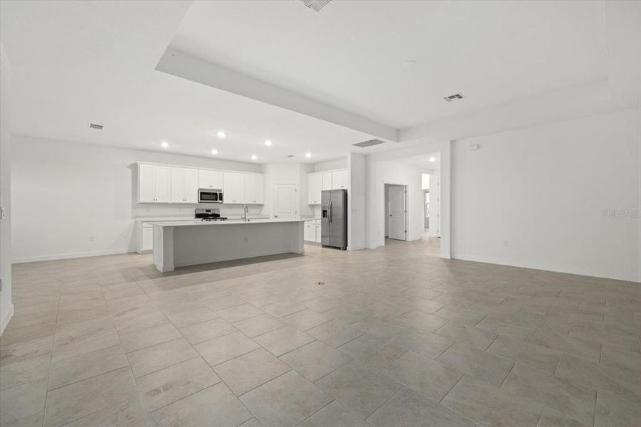 Spacious, unfurnished interior of a new home in Rye Ranch, Parrish (Image 23).