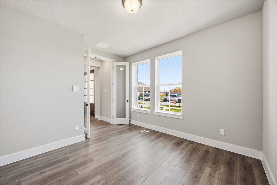 Spacious, unfurnished interior of a new home in Valencia, Manvel (Image 28).