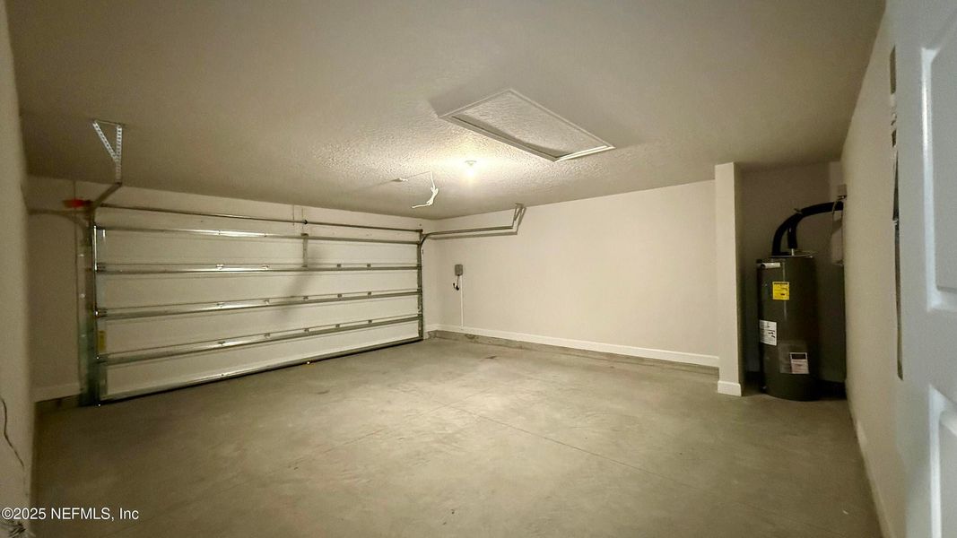 Spacious, unfurnished interior of a new home in Shadow Crest at Rolling Hills, Green Cove Springs (Image 21).