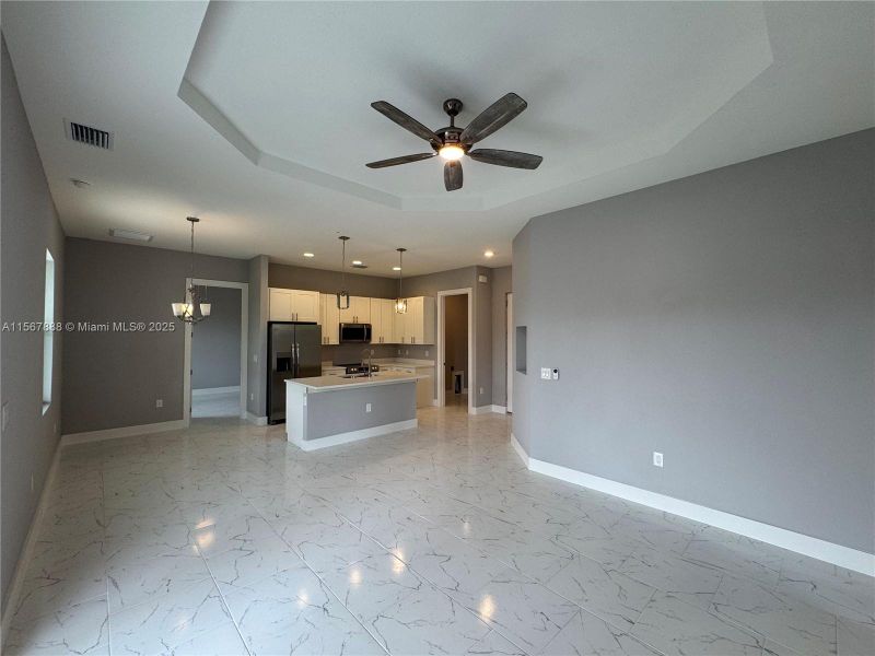 Spacious, unfurnished interior of a new home in , Lehigh Acres (Image 11).