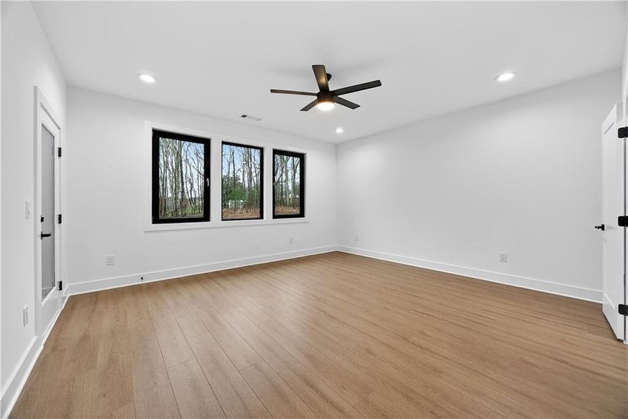 Spacious, unfurnished interior of a new home in , Auburn (Image 38).
