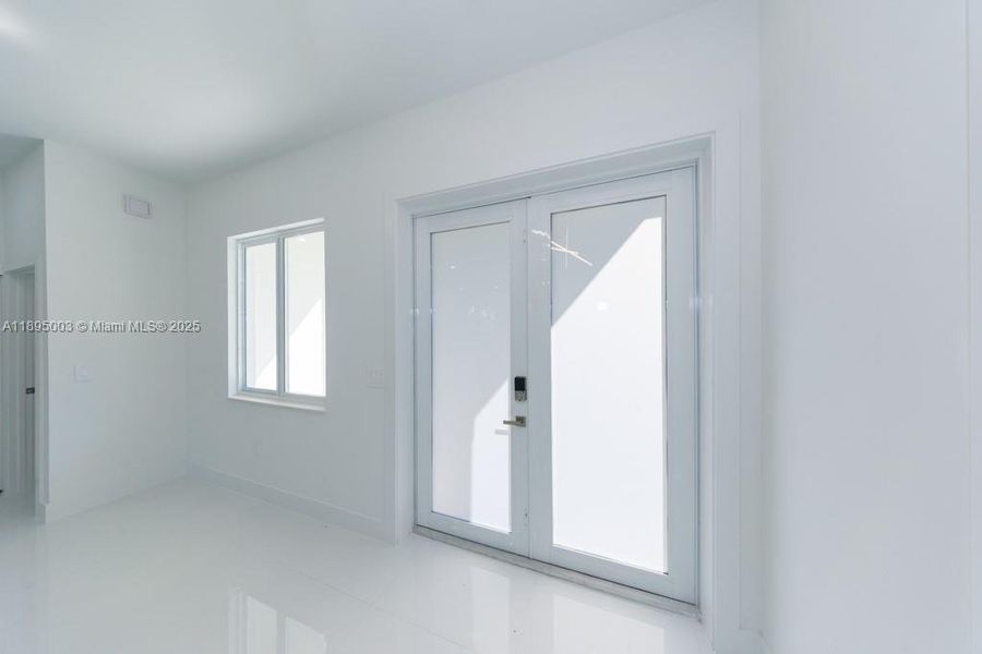 Spacious, unfurnished interior of a new home in , Lehigh Acres (Image 24).