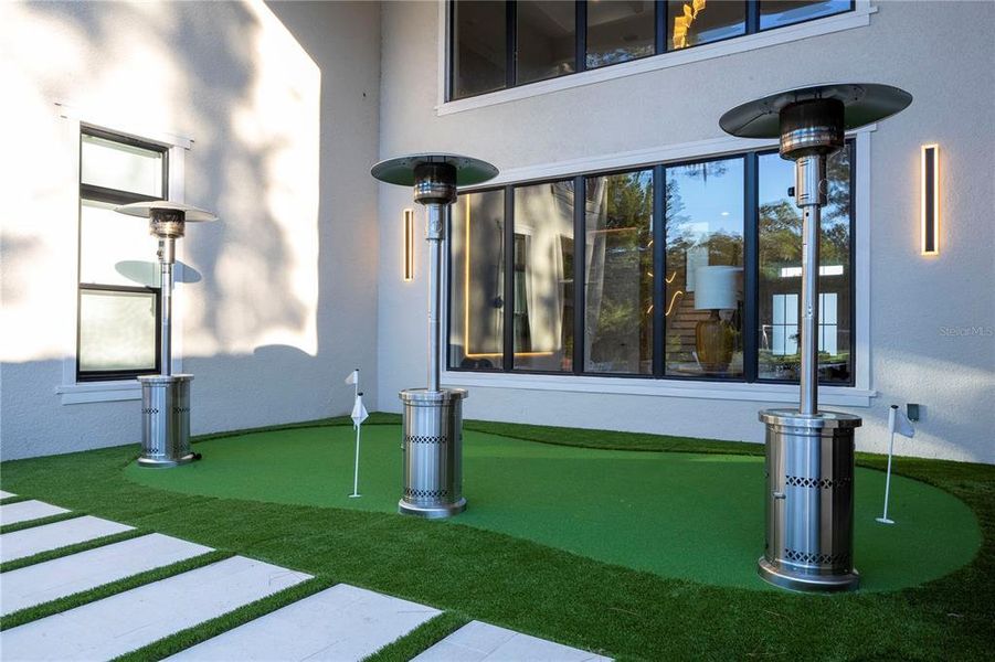 Exterior details and patio area of a home in , Montverde (Image 3).