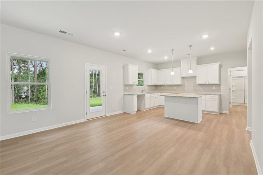 Spacious, unfurnished interior of a new home in Stephen's Landing, Loganville (Image 16).