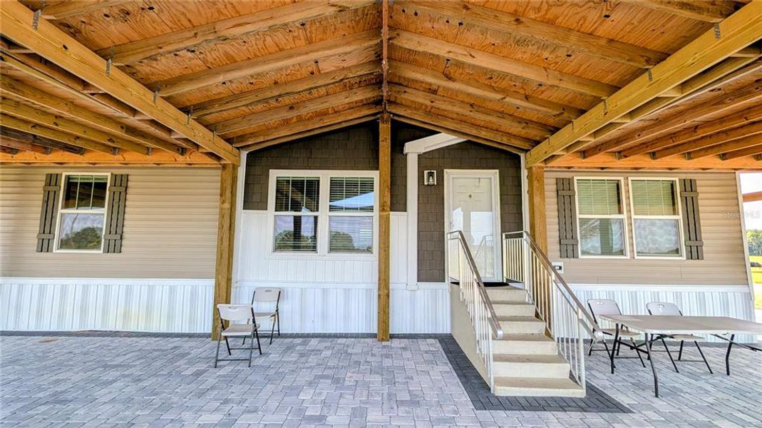 Exterior details and patio area of a home in , Wauchula (Image 15).