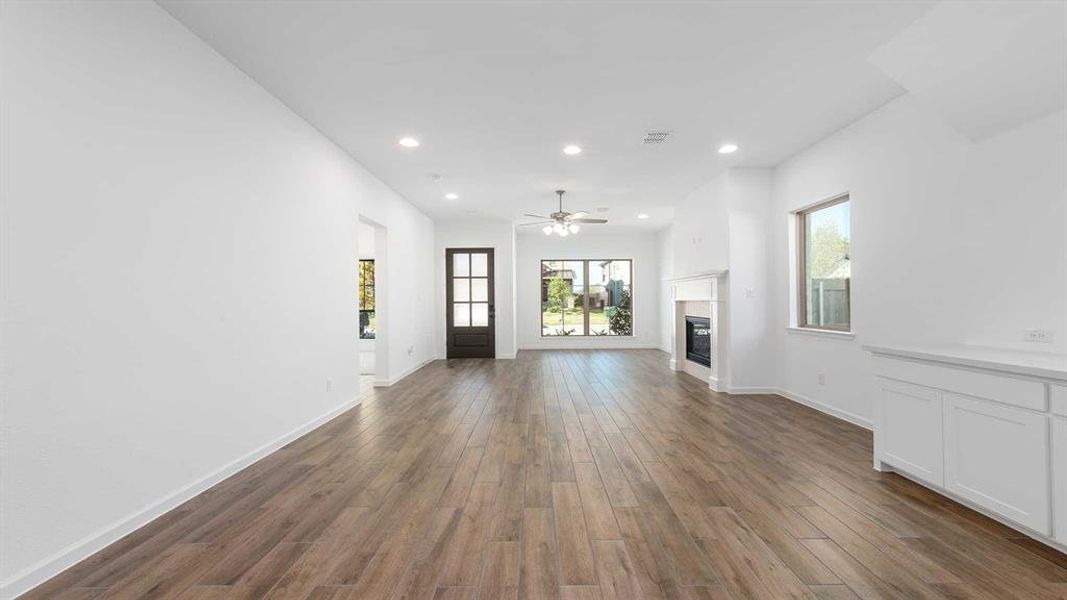 Spacious, unfurnished interior of a new home in Avondale 40', Fate (Image 17). Spacious, unfurnished interior of a new home in Avondale 40', Fate (Image 17).