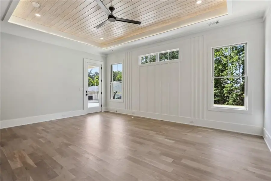 Spacious, unfurnished interior of a new home in , Sandy Springs (Image 11).
