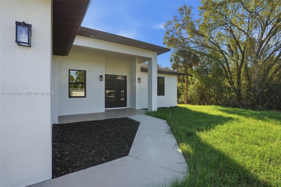 Exterior details and patio area of a home in , Labelle (Image 25).