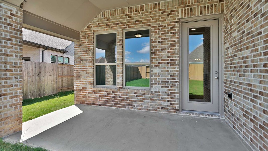 Exterior details and patio area of a home in Meridiana, Manvel (Image 3).