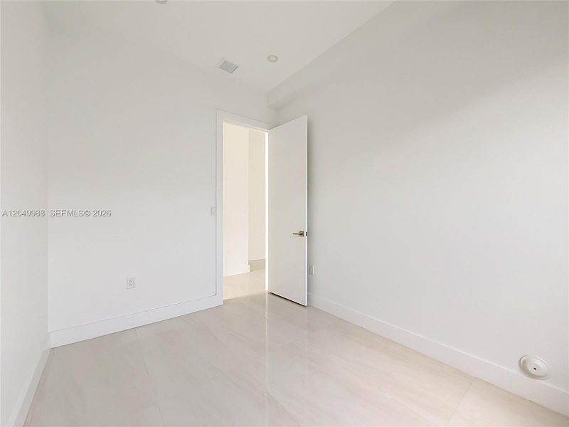 Spacious, unfurnished interior of a new home in , Miami (Image 16).